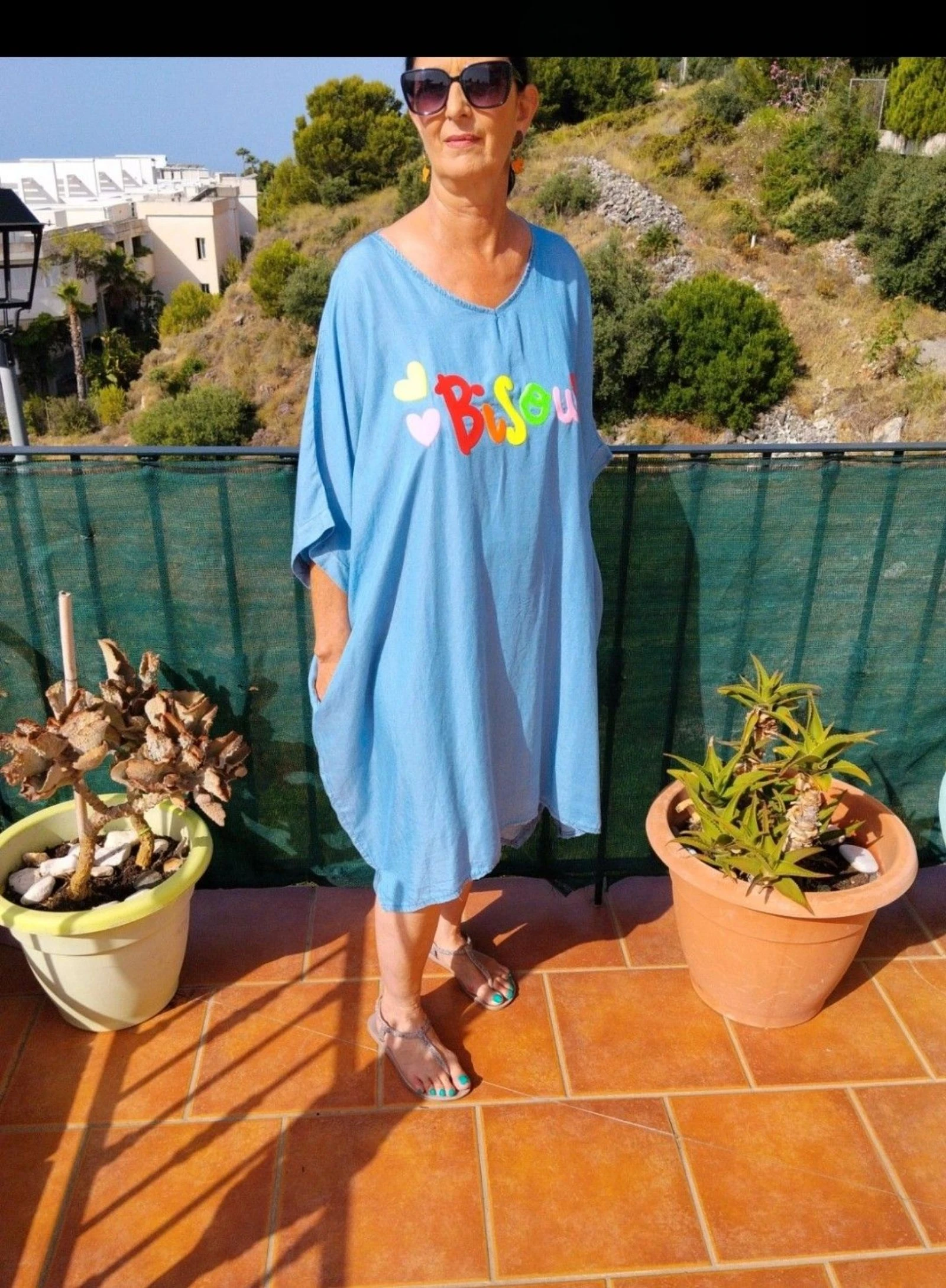 Vestido de verano con inscripciones y bolsillos nuevo sin estrenar 